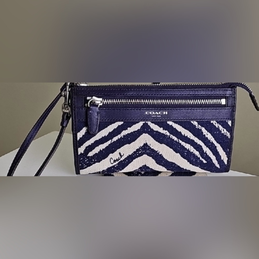New!! Without tags Coach purple zebra canvas prints wristlet wallets cardholder